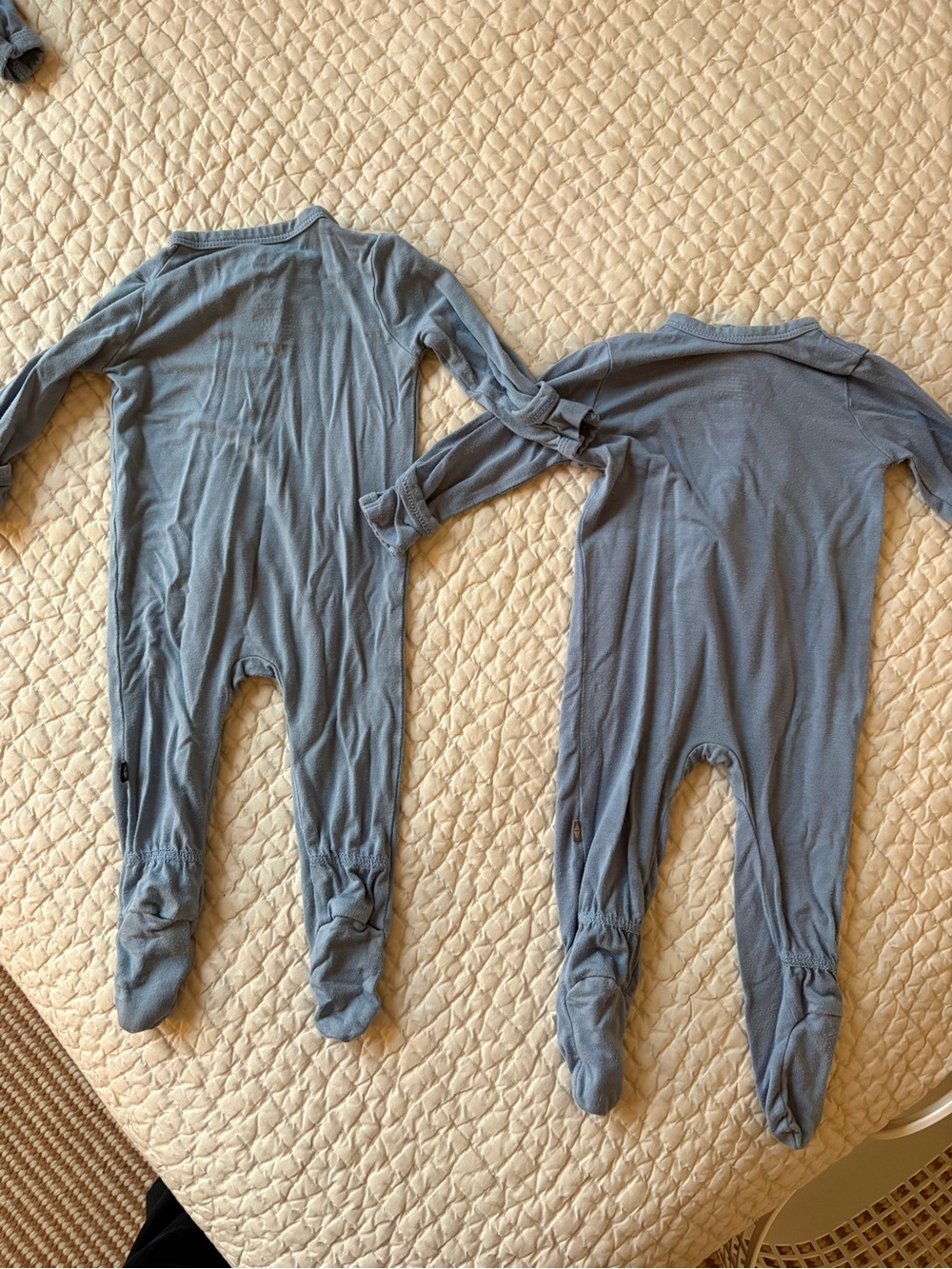 [0-3] 2x Kyte Baby Zip-Up Footie Pajamas Onesie - Picture 2 of 2